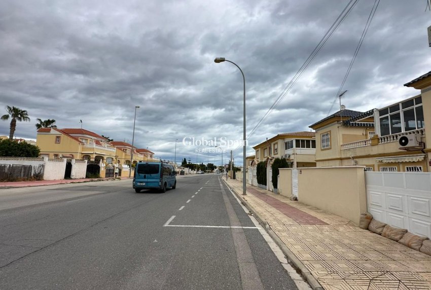 Resale - APARTMENT -
ORIHUELA COSTA - Los Almendros-la Florida