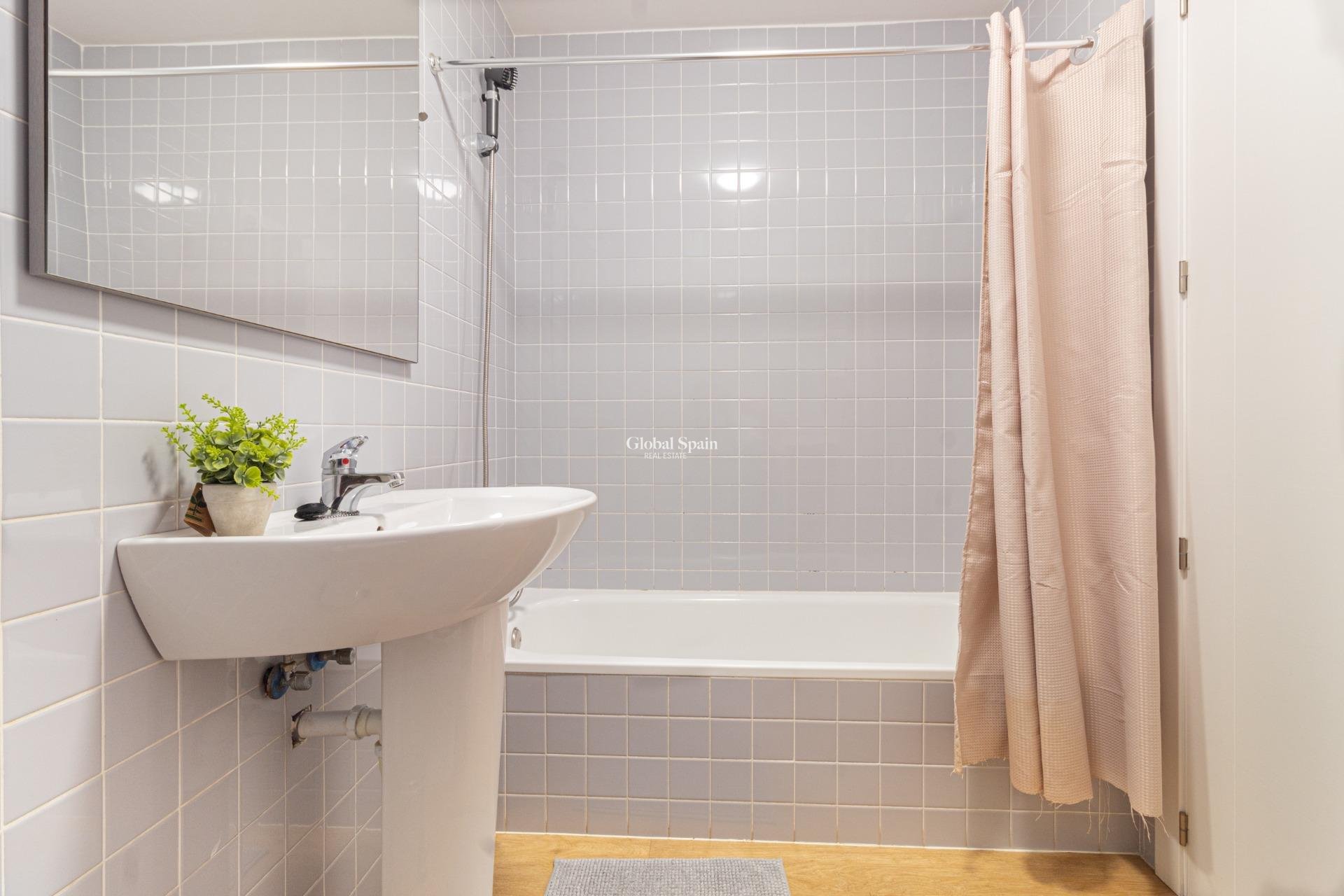 Resale - Apartment -
ORIHUELA COSTA - Los Dolses