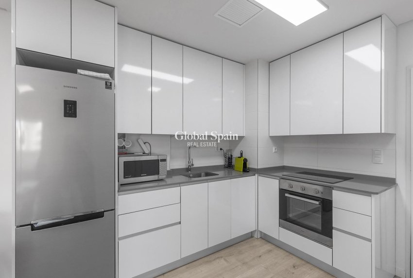 Resale - APARTMENT -
ORIHUELA COSTA - Los Dolses