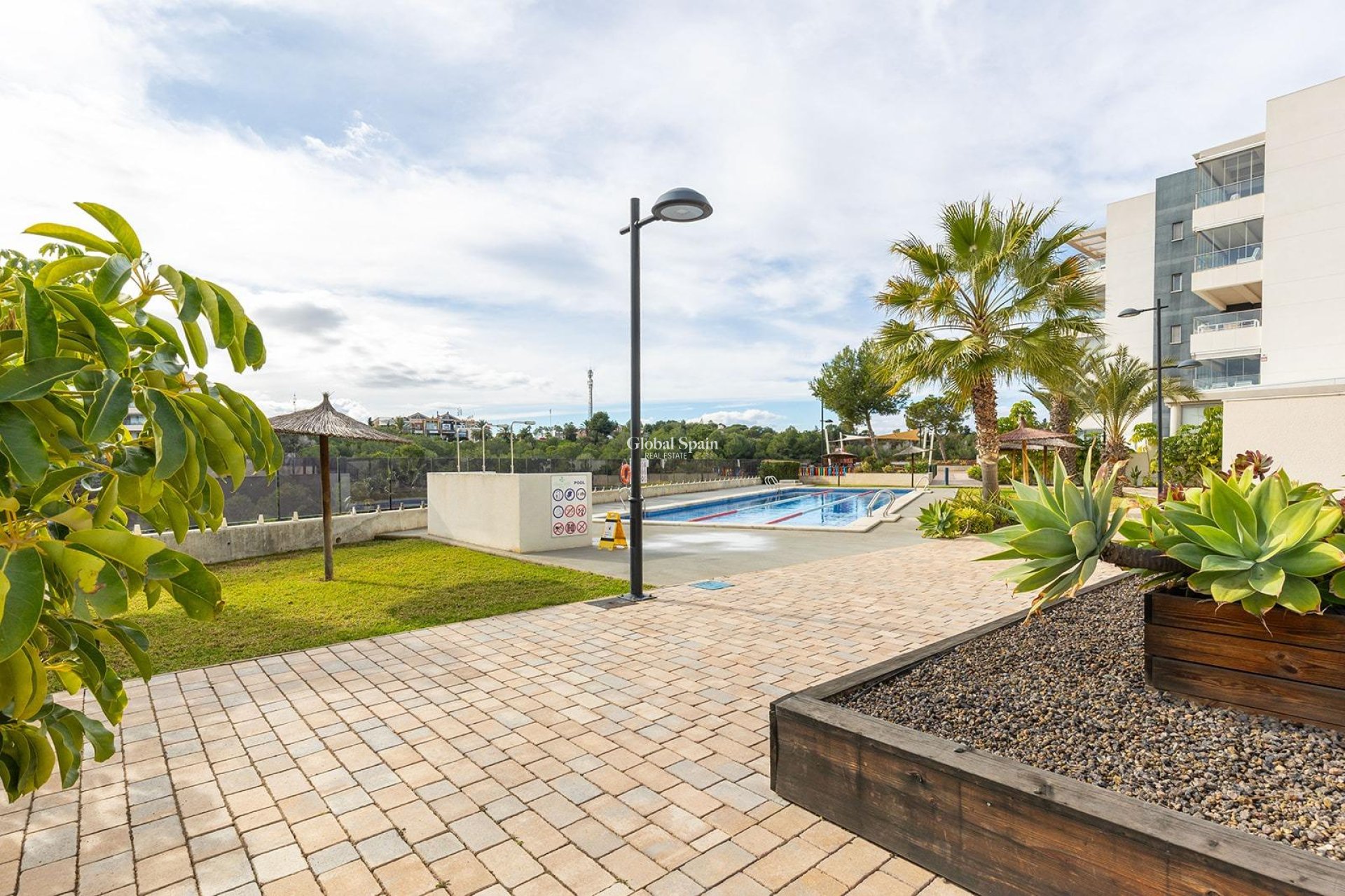 Resale - APARTMENT -
ORIHUELA COSTA - Los Dolses