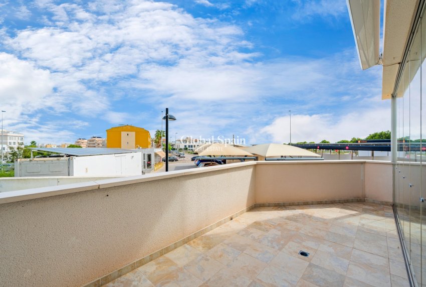 Resale - APARTMENT -
ORIHUELA COSTA - Los Dolses