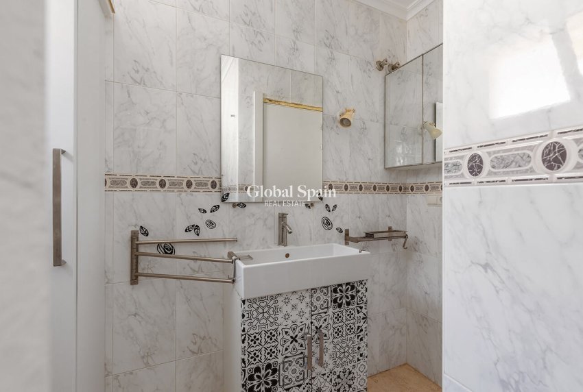 Resale - APARTMENT -
ORIHUELA COSTA - Orihuela Costa