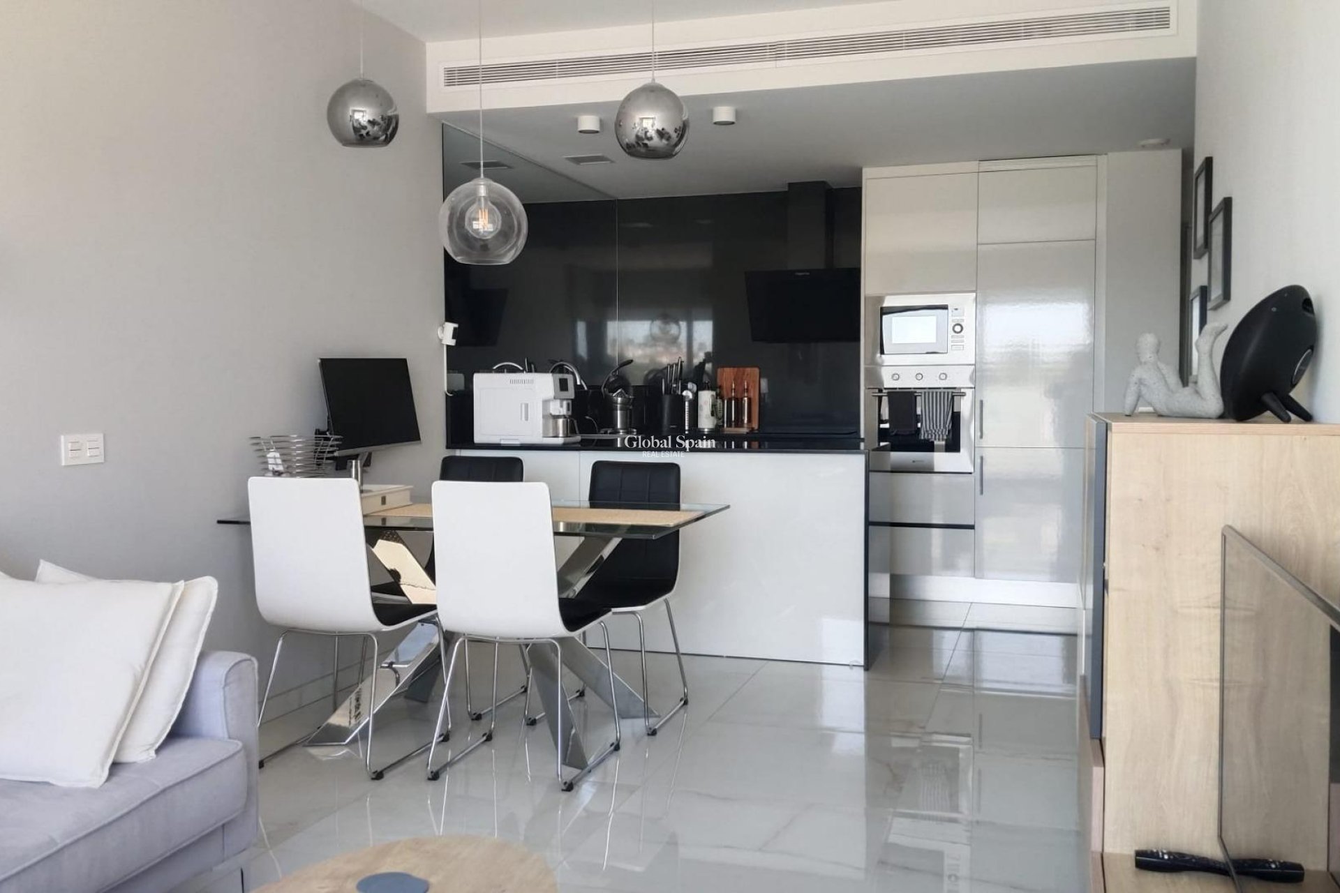 Resale - APARTMENT -
ORIHUELA COSTA - PAU 8