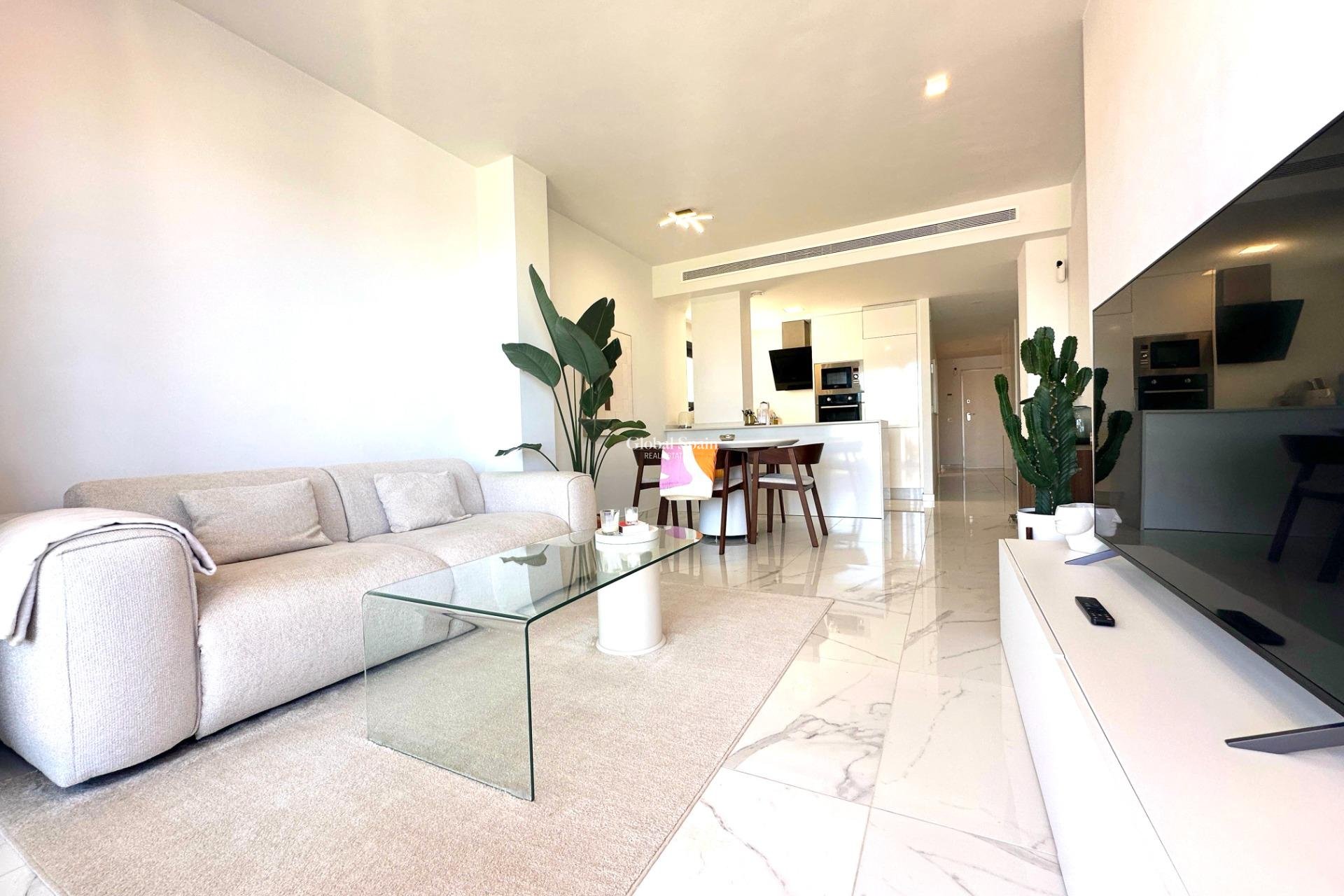 Resale - APARTMENT -
ORIHUELA COSTA - Pau 8
