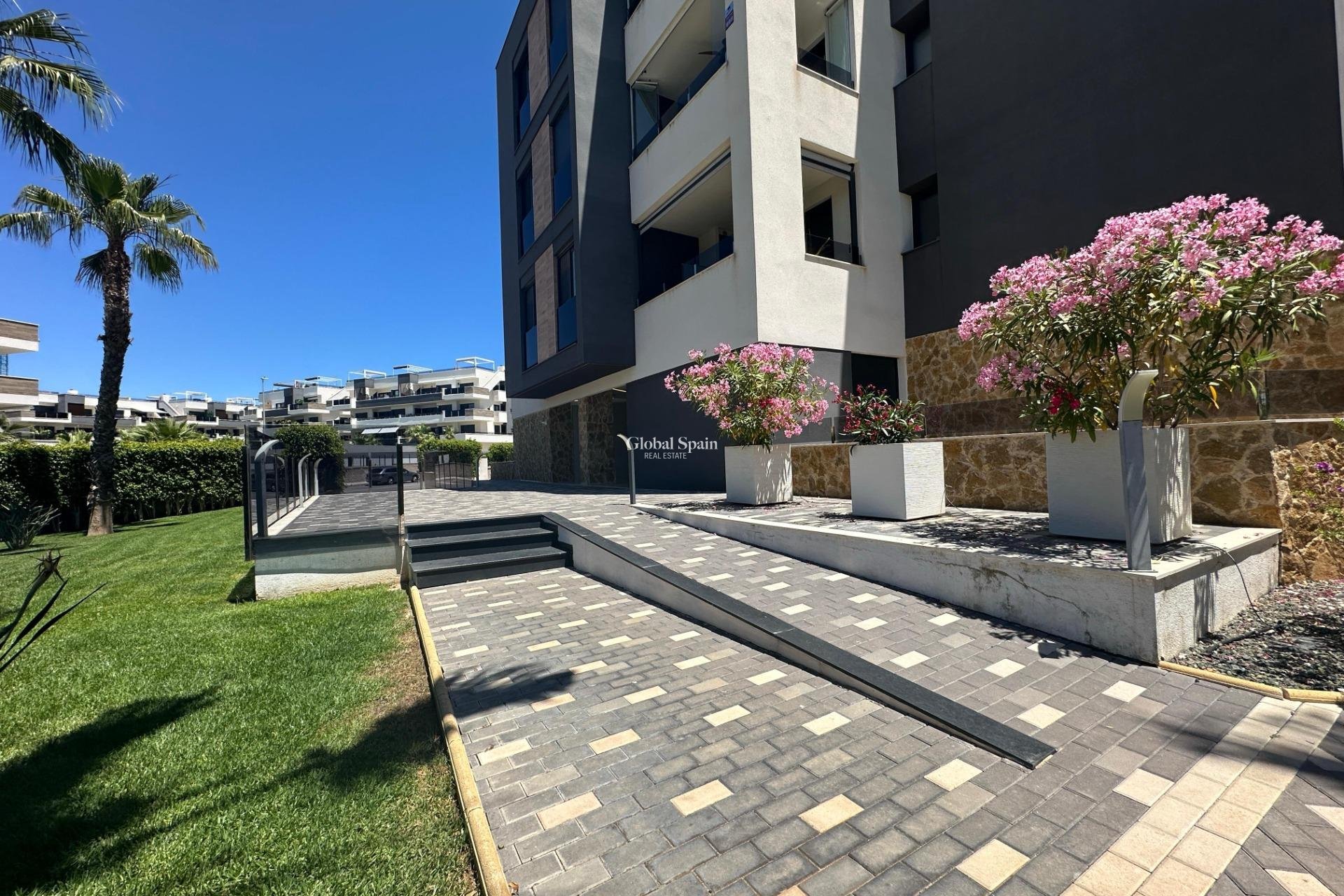 Resale - APARTMENT -
ORIHUELA COSTA - Pau 8