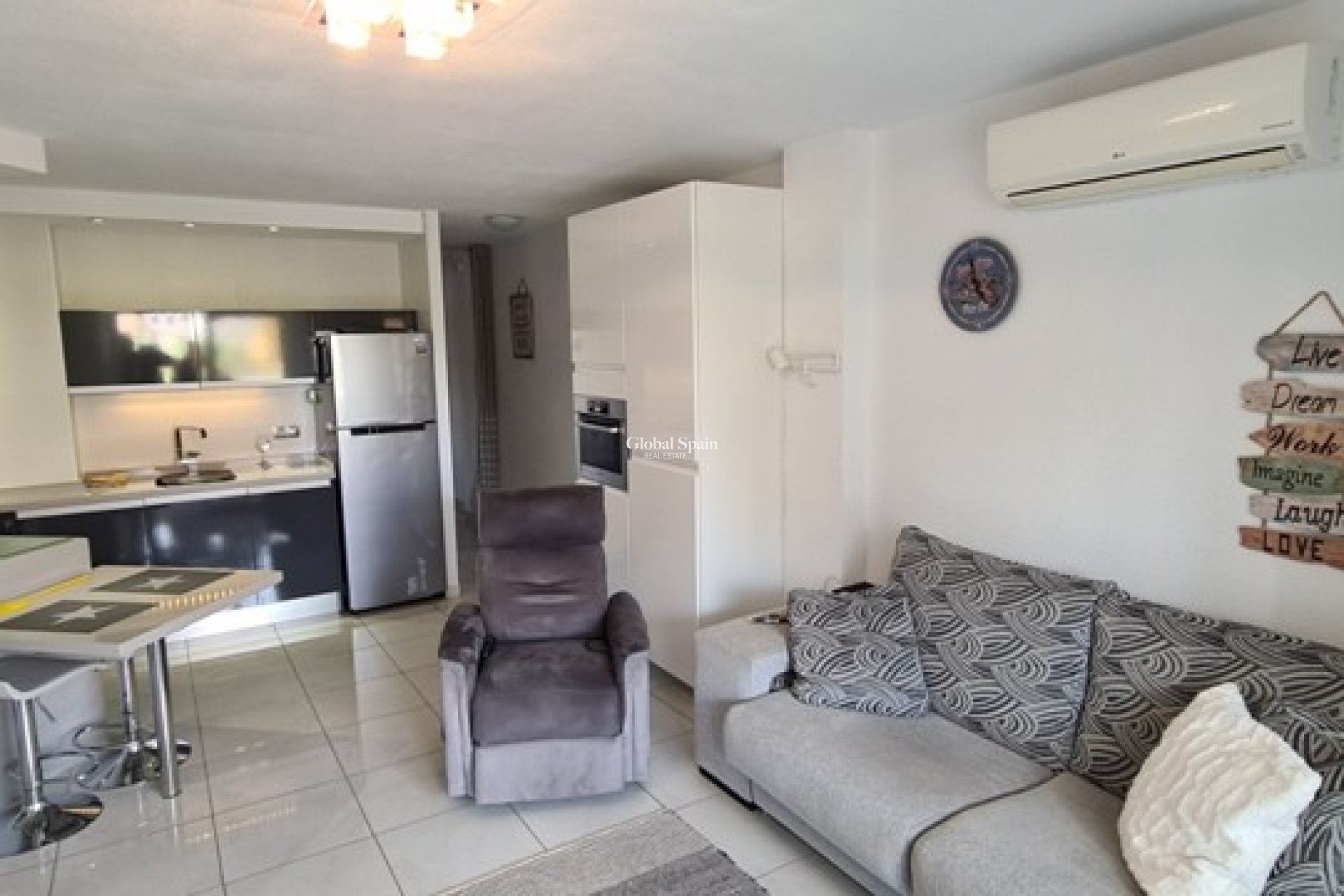 Resale - APARTMENT -
ORIHUELA COSTA - Punta Prima