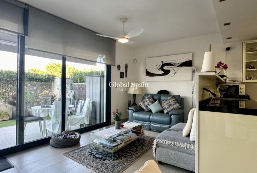 Resale - APARTMENT -
ORIHUELA COSTA - Punta Prima