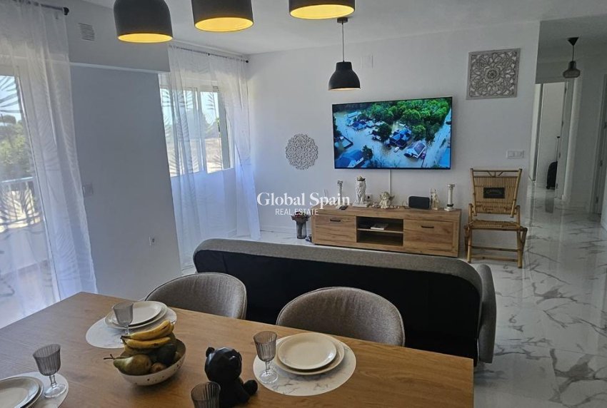 Resale - APARTMENT -
ORIHUELA COSTA - Punta Prima