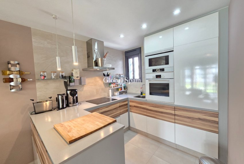 Resale - APARTMENT -
ORIHUELA COSTA - Punta Prima *