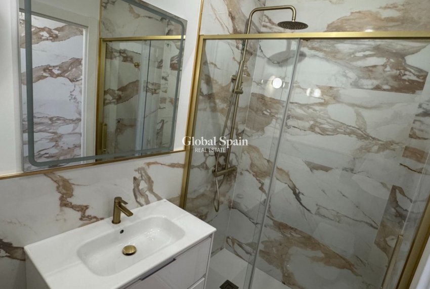 Resale - APARTMENT -
ORIHUELA COSTA - Punta Prima