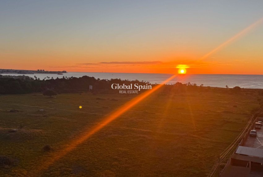 Resale - APARTMENT -
ORIHUELA COSTA - Punta Prima