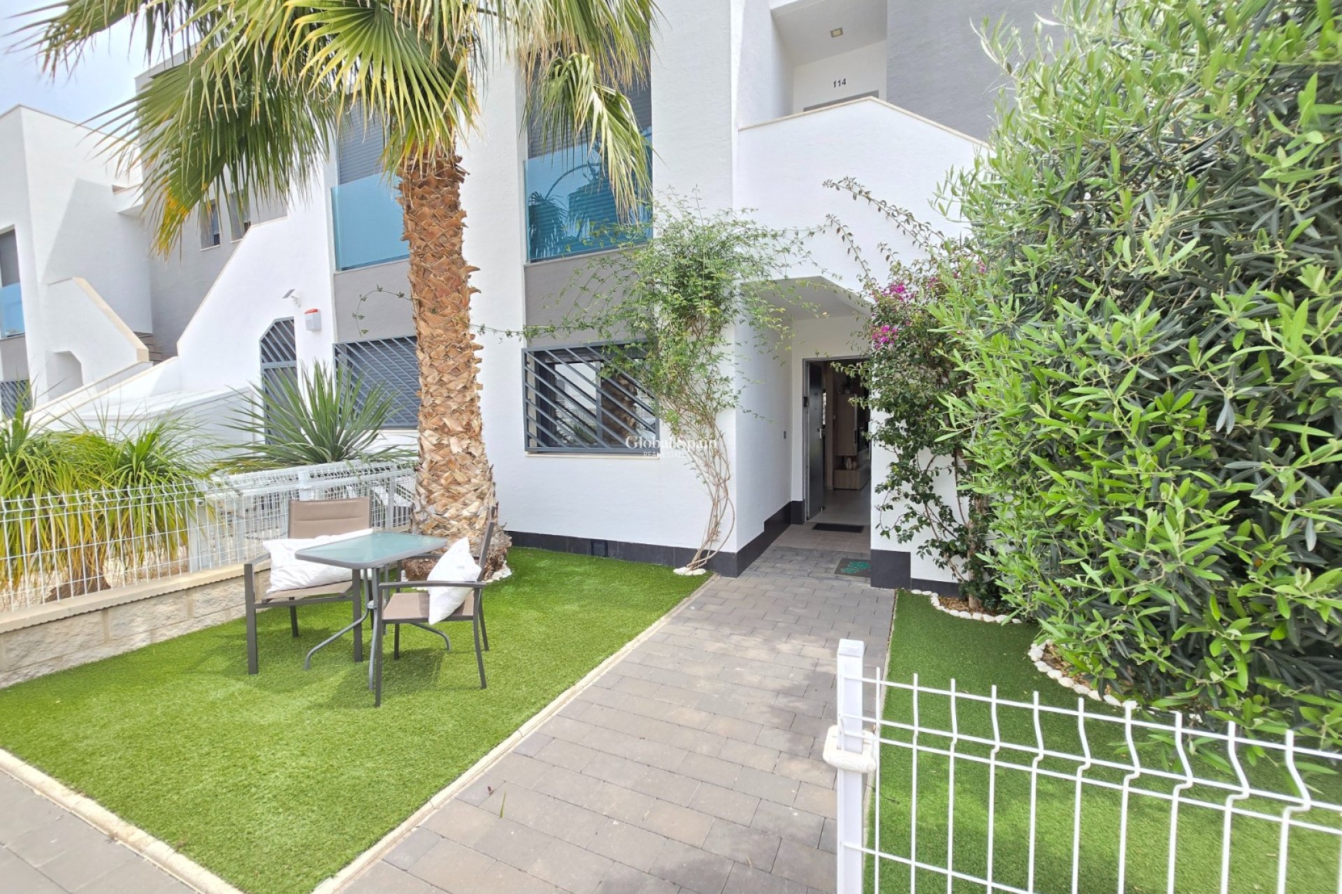 Resale - APARTMENT -
ORIHUELA COSTA - Punta Prima *
