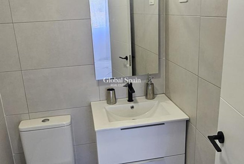 Resale - APARTMENT -
ORIHUELA COSTA - Punta Prima
