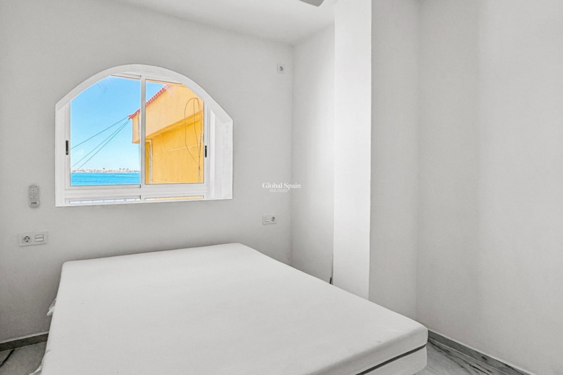 Resale - APARTMENT -
ORIHUELA COSTA - Punta Prima