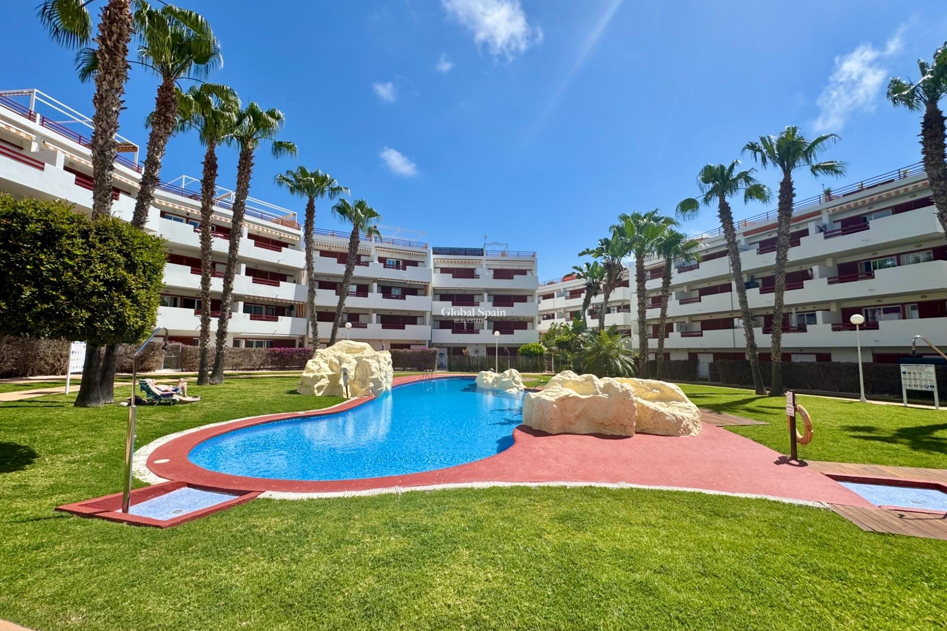 Resale - APARTMENT -
ORIHUELA COSTA - Punta Prima