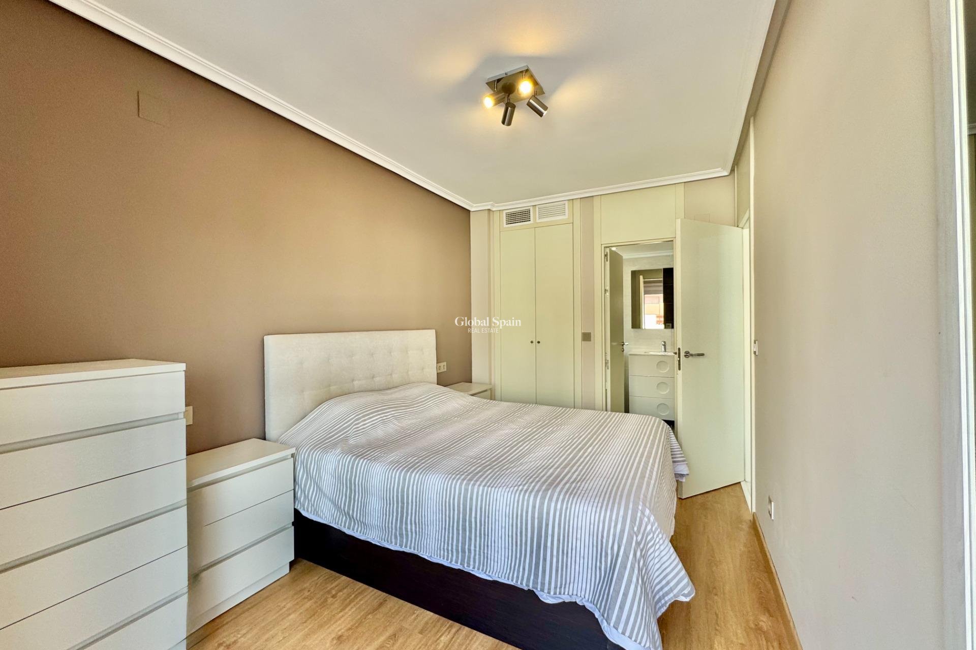 Resale - APARTMENT -
ORIHUELA COSTA - Punta Prima