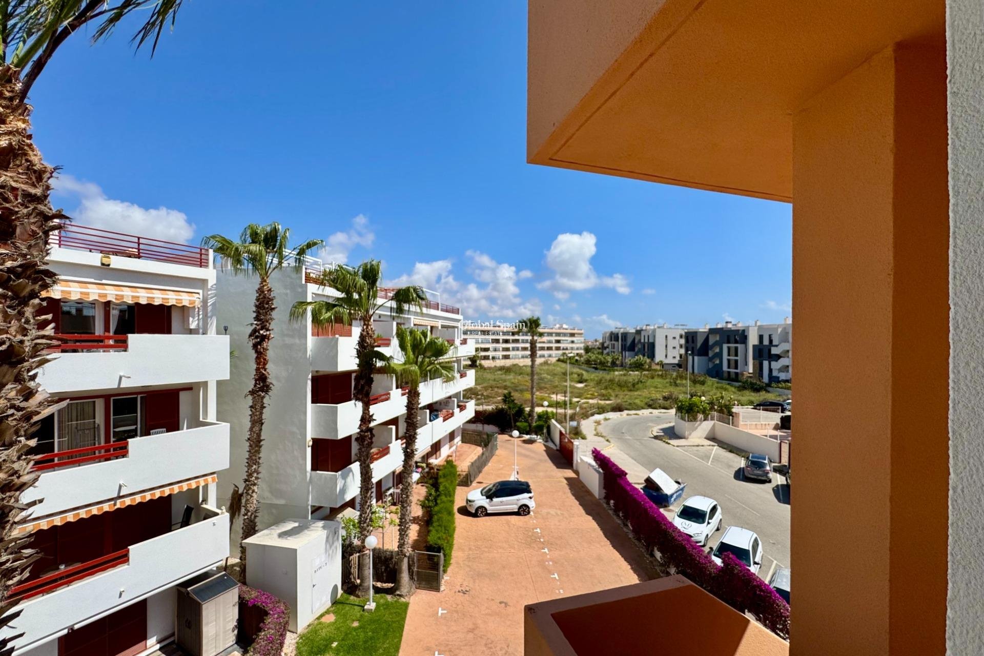 Resale - APARTMENT -
ORIHUELA COSTA - Punta Prima