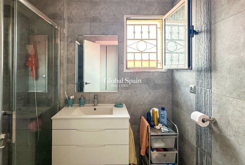 Resale - APARTMENT -
ORIHUELA COSTA - Punta Prima