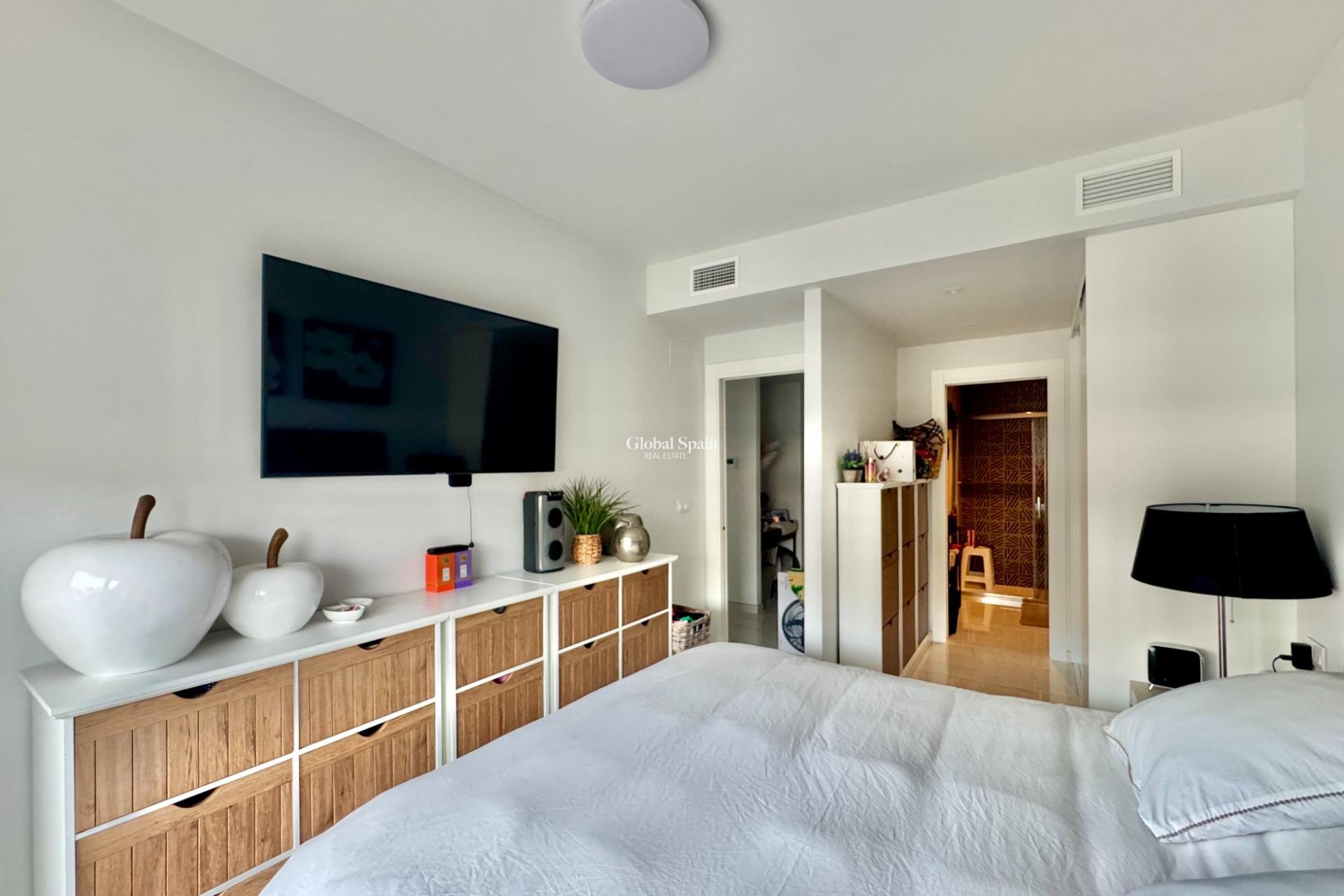 Resale - APARTMENT -
ORIHUELA COSTA - Punta Prima