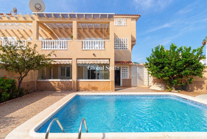 Resale - APARTMENT -
ORIHUELA COSTA - Punta Prima