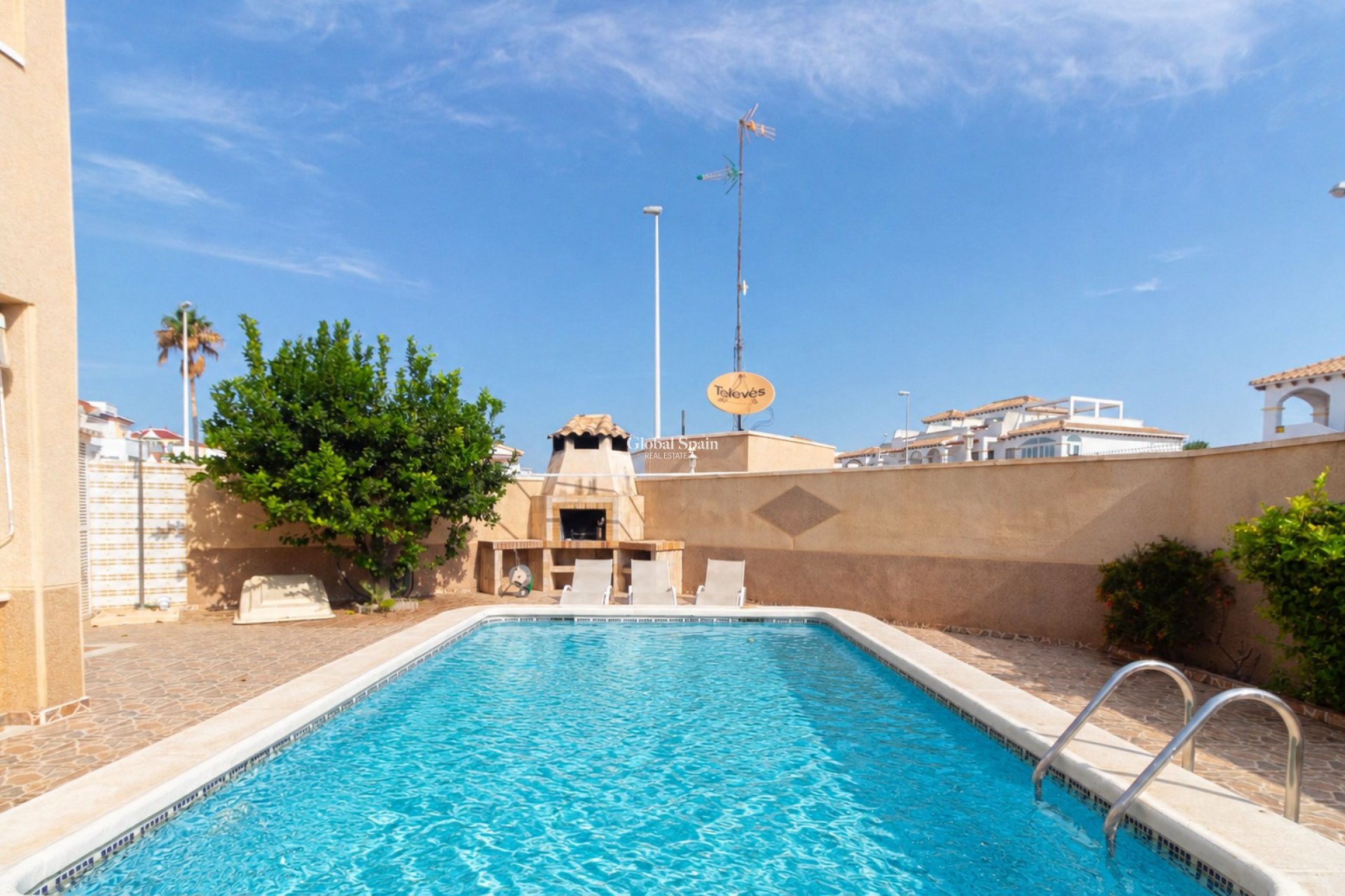 Resale - APARTMENT -
ORIHUELA COSTA - Punta Prima