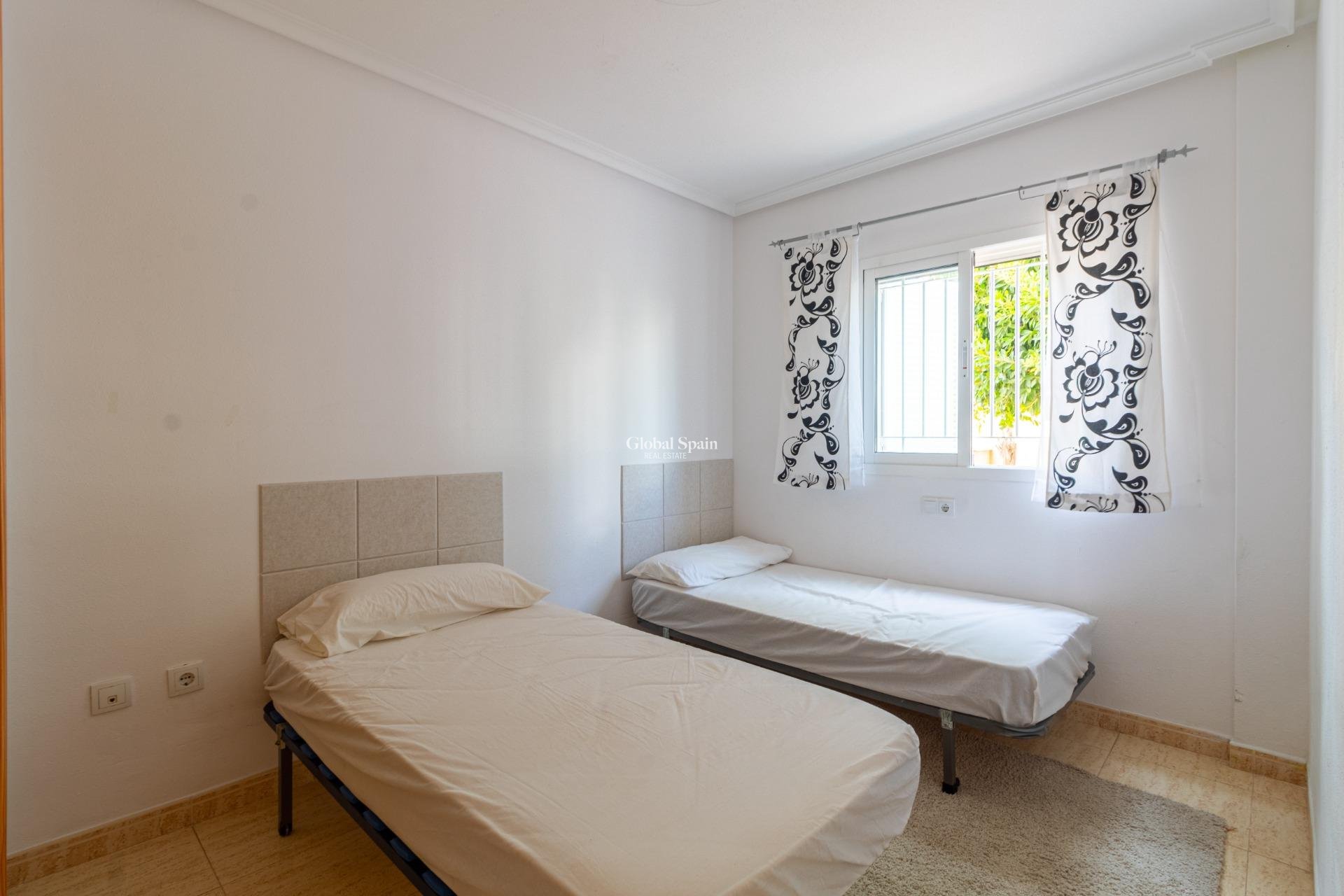 Resale - APARTMENT -
ORIHUELA COSTA - Punta Prima
