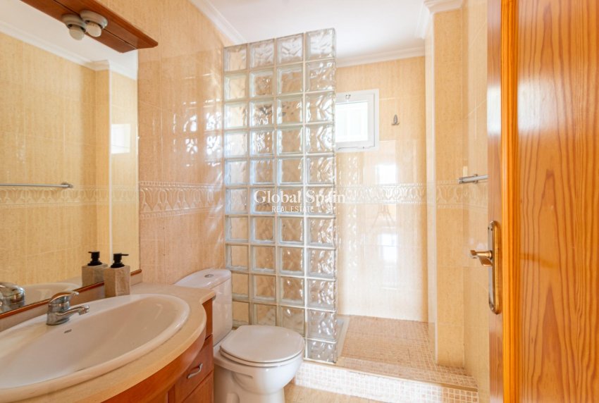 Resale - APARTMENT -
ORIHUELA COSTA - Punta Prima