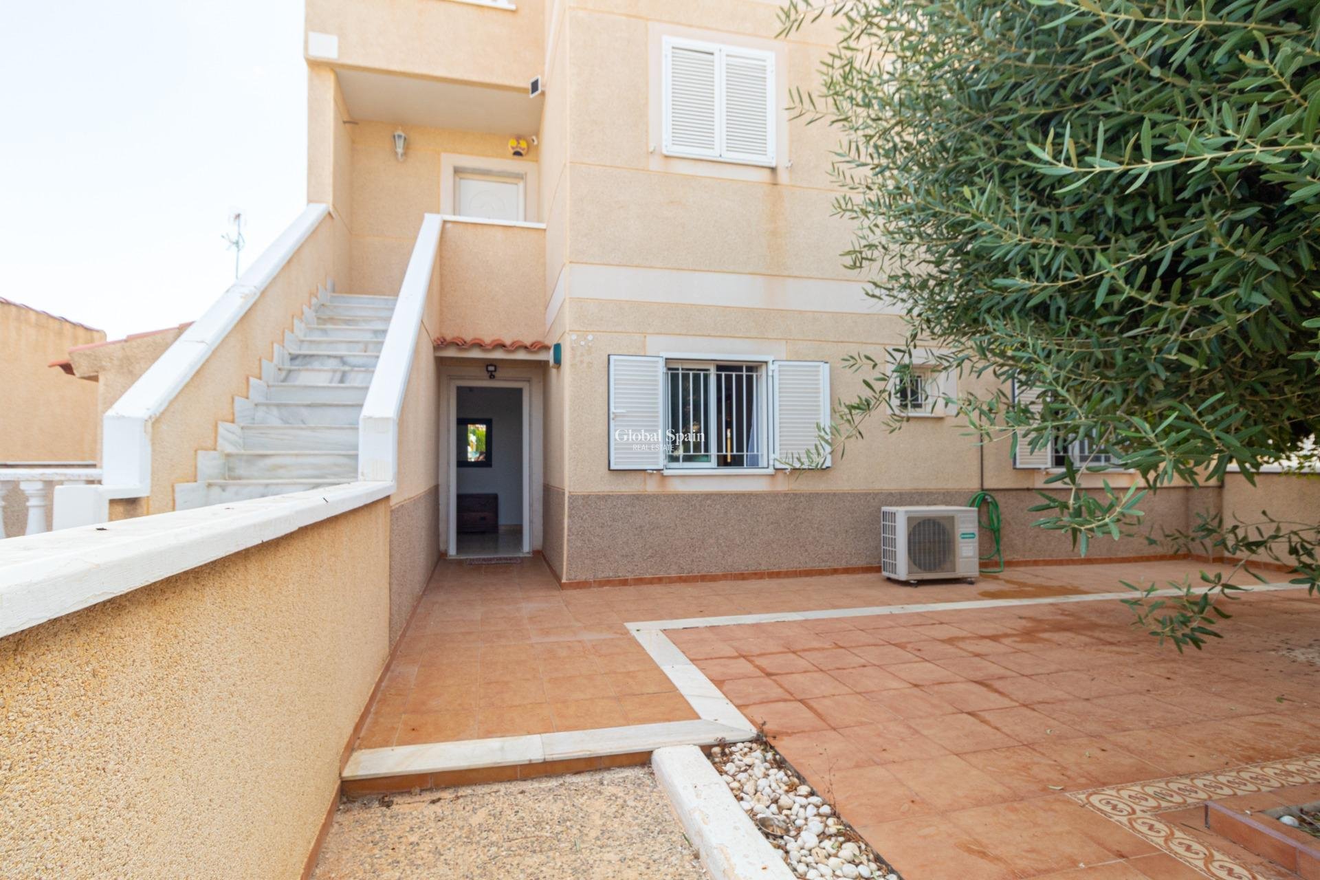 Resale - APARTMENT -
ORIHUELA COSTA - Punta Prima