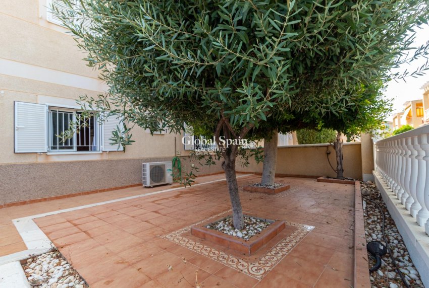 Resale - APARTMENT -
ORIHUELA COSTA - Punta Prima