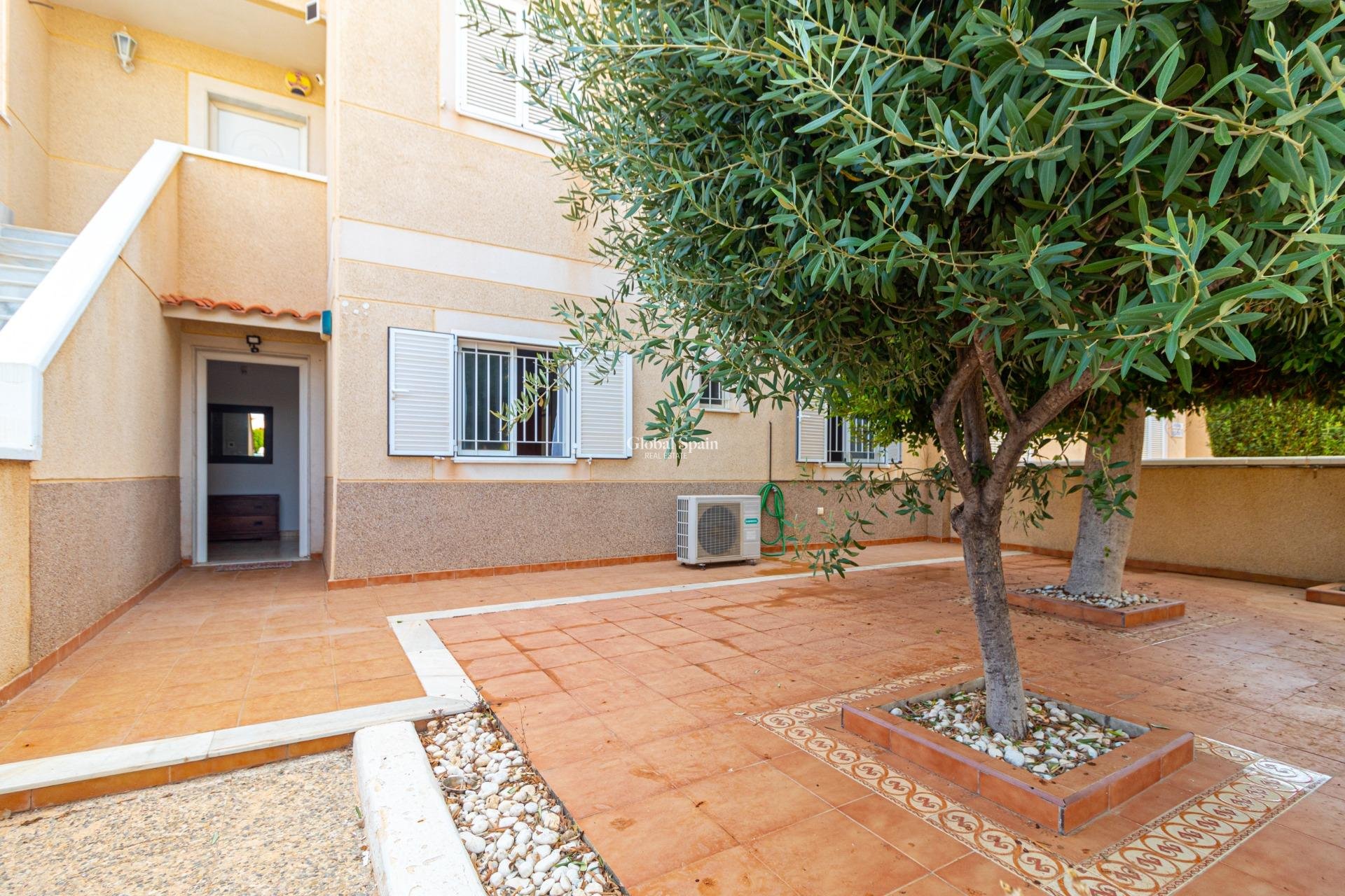 Resale - APARTMENT -
ORIHUELA COSTA - Punta Prima