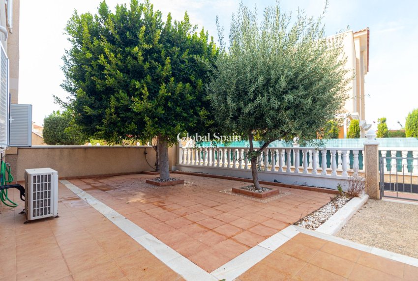 Resale - APARTMENT -
ORIHUELA COSTA - Punta Prima