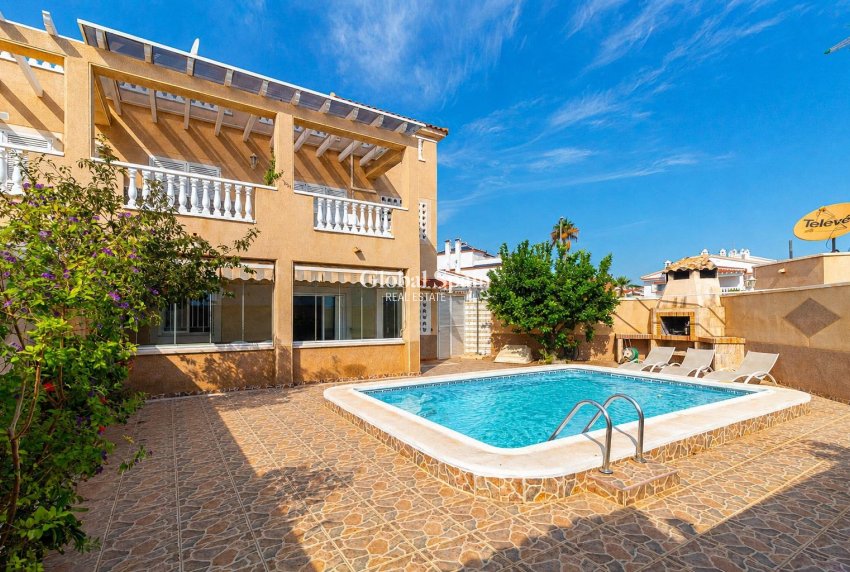 Resale - APARTMENT -
ORIHUELA COSTA - Punta Prima