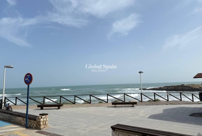 Resale - APARTMENT -
ORIHUELA COSTA - Punta Prima
