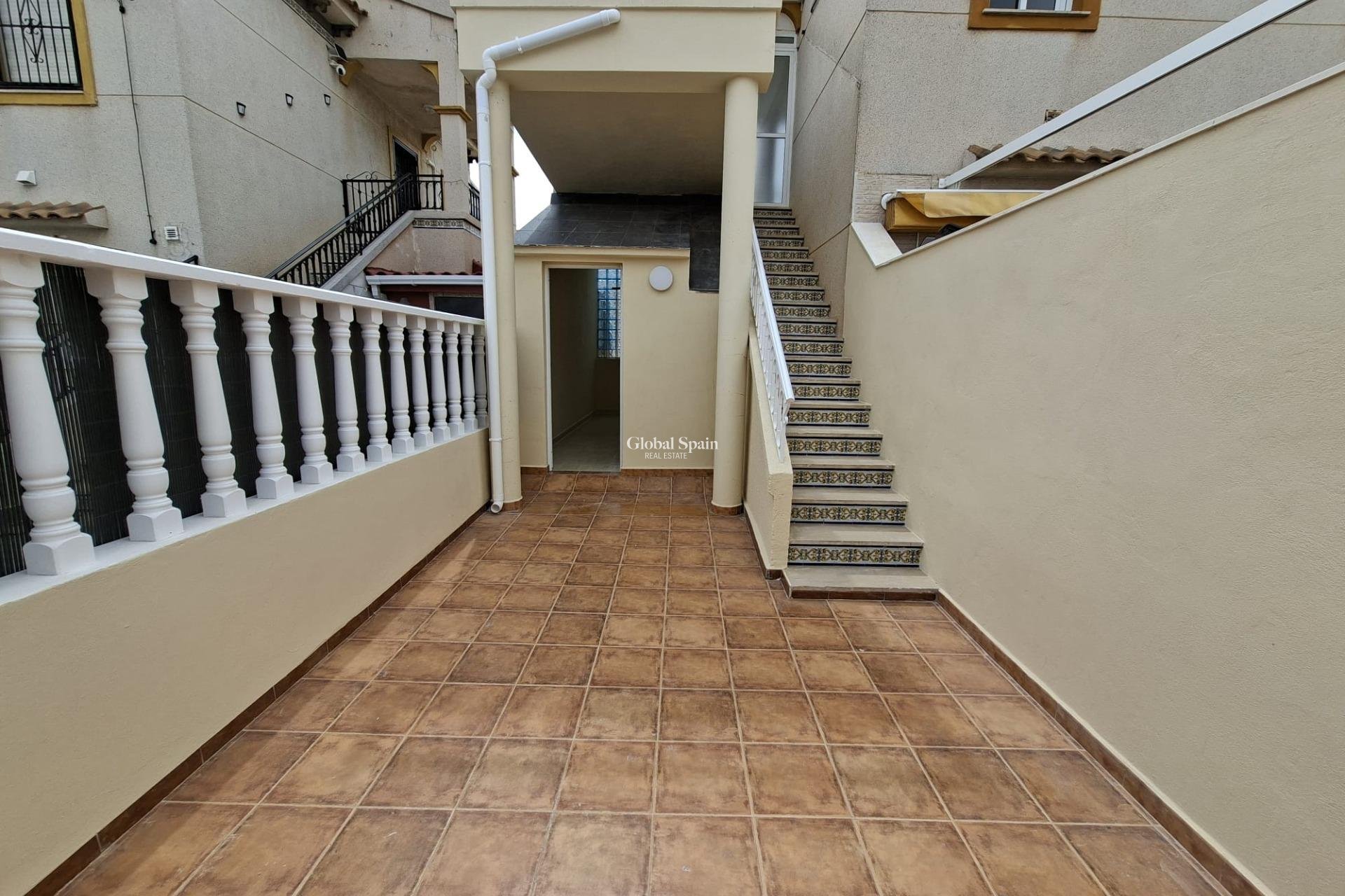 Resale - APARTMENT -
ORIHUELA COSTA - Punta Prima