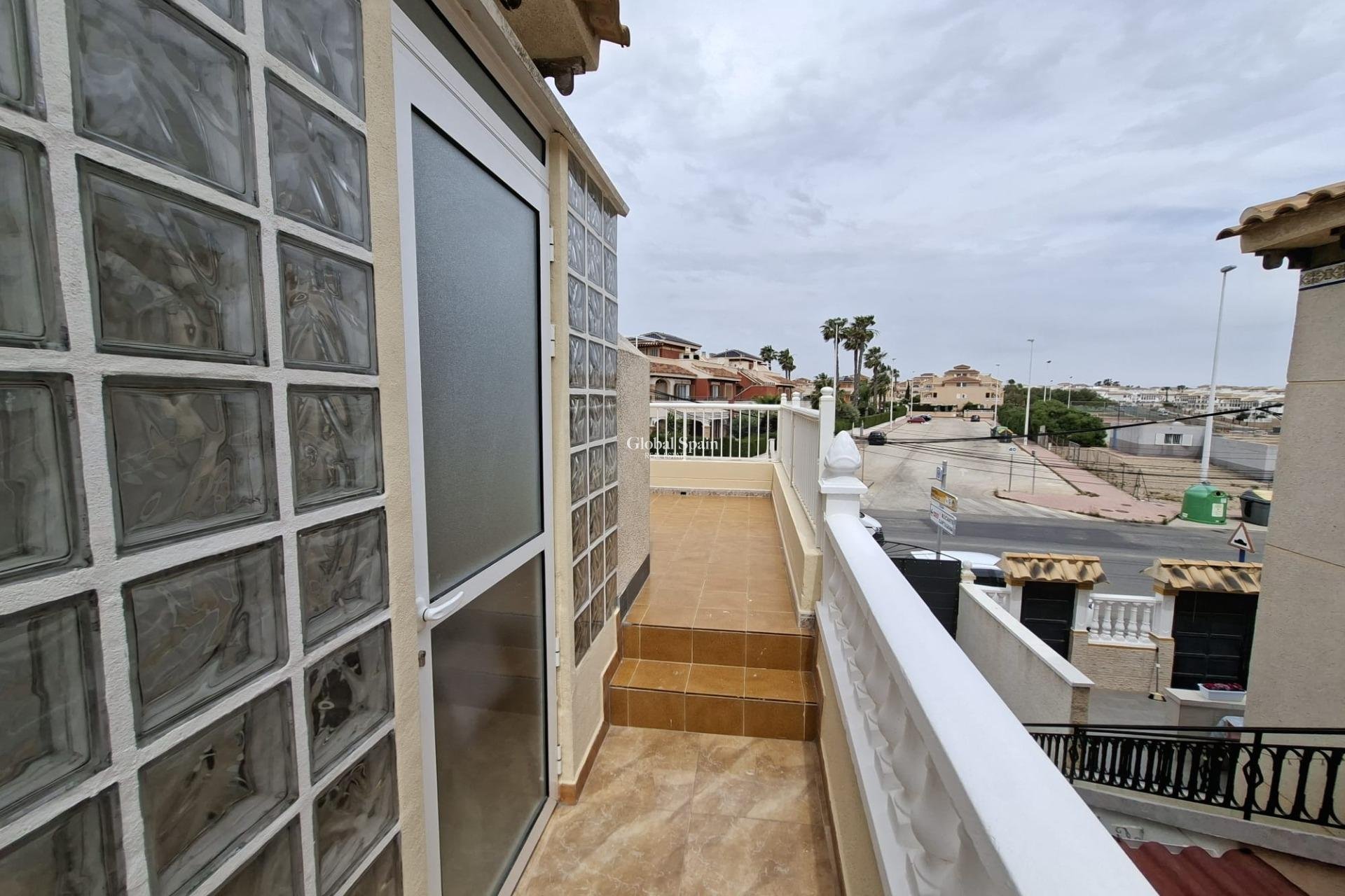 Resale - APARTMENT -
ORIHUELA COSTA - Punta Prima