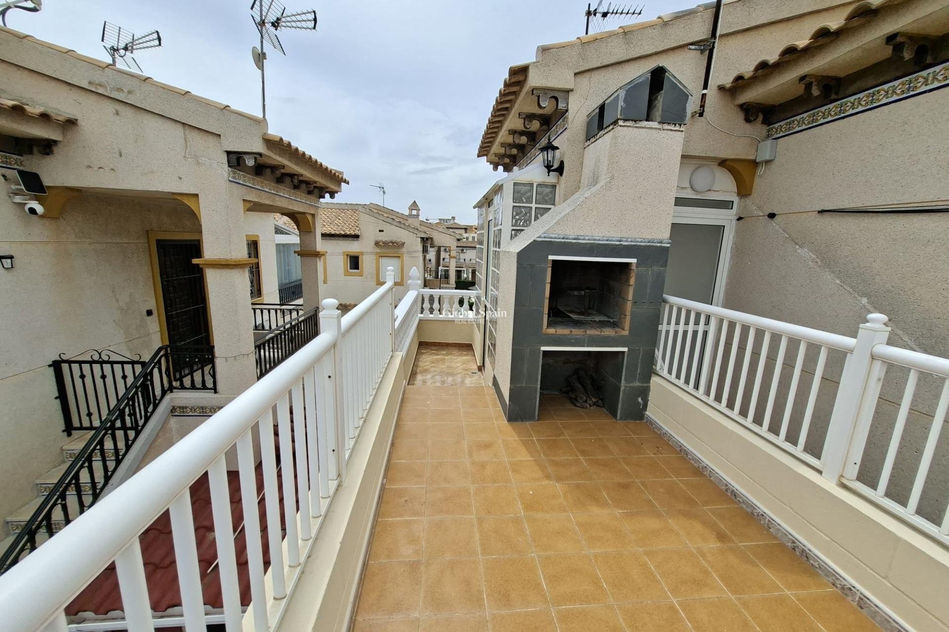 Resale - APARTMENT -
ORIHUELA COSTA - Punta Prima