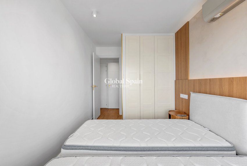 Resale - APARTMENT -
ORIHUELA COSTA - Punta Prima
