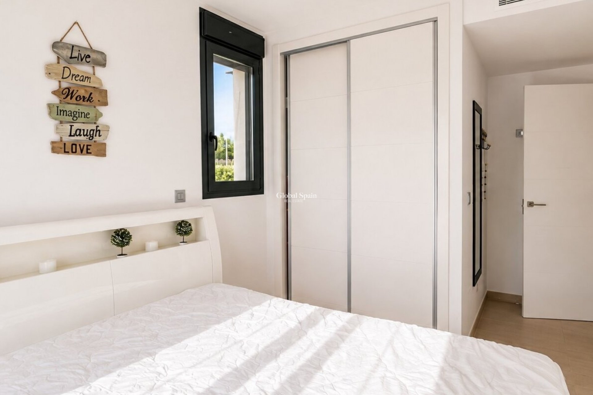 Resale - APARTMENT -
ORIHUELA COSTA - Punta Prima