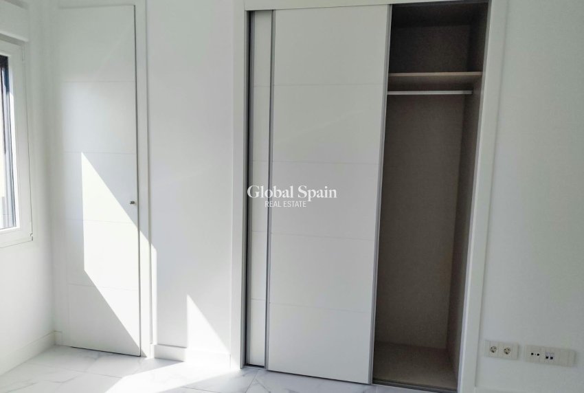 Resale - APARTMENT -
ORIHUELA COSTA - Punta Prima