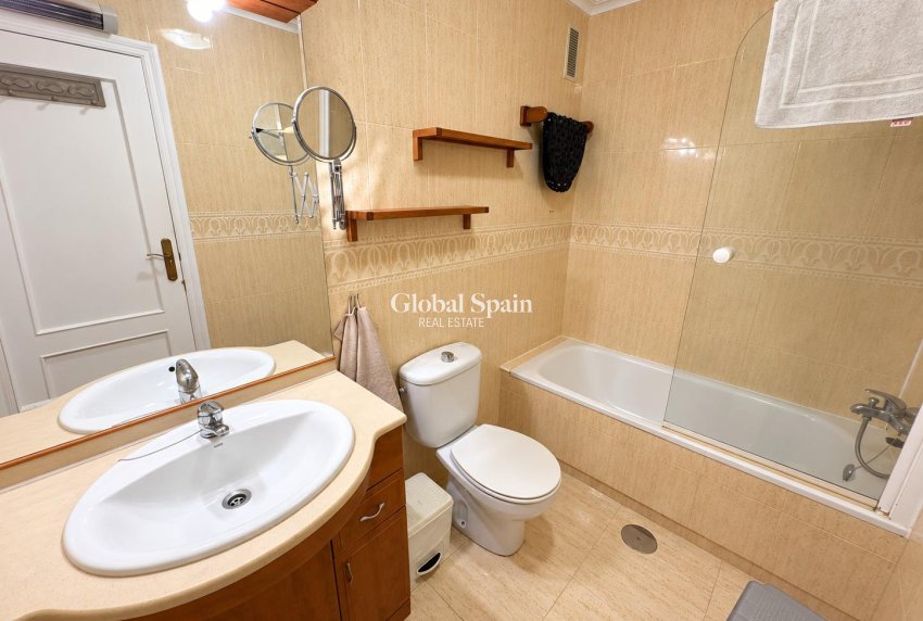 Resale - APARTMENT -
ORIHUELA COSTA - Punta Prima