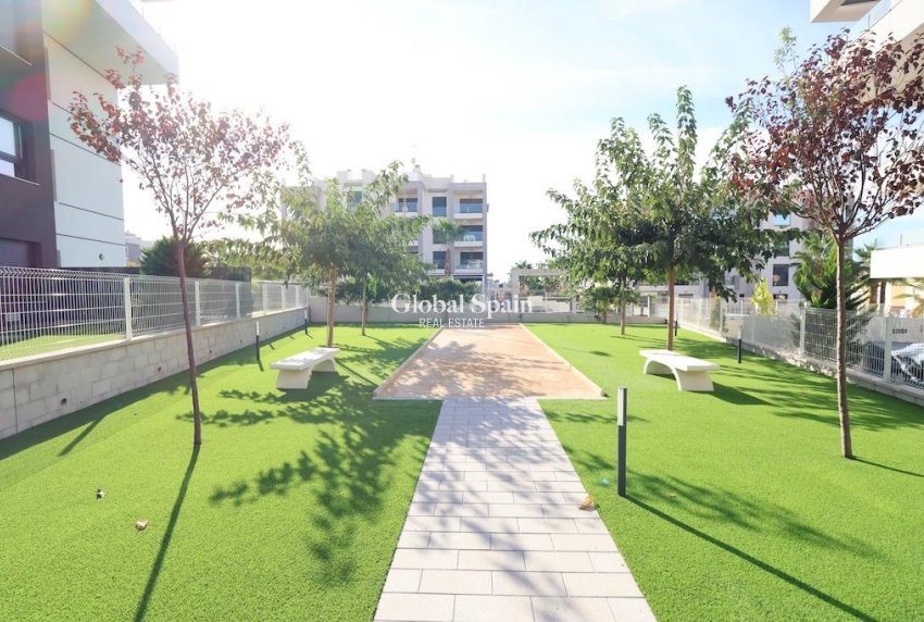 Resale - Apartment -
ORIHUELA COSTA - VILLAMARTÍN