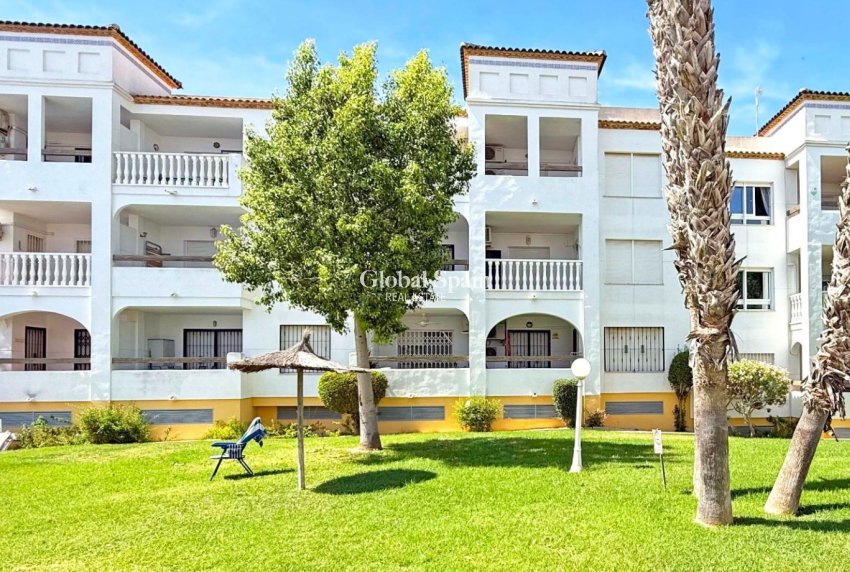 Resale - Apartment -
ORIHUELA COSTA - VILLAMARTÍN