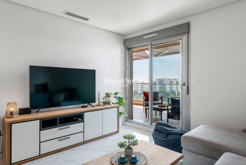 Resale - Apartment -
ORIHUELA COSTA - VILLAMARTÍN