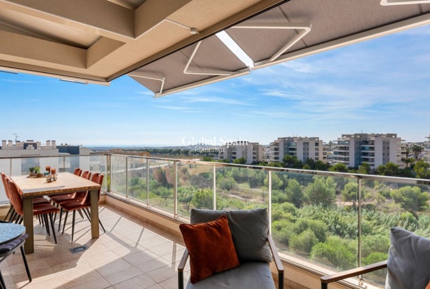 Resale - Apartment -
ORIHUELA COSTA - VILLAMARTÍN