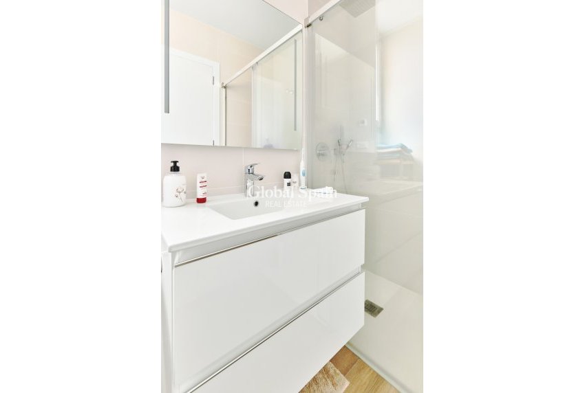 Resale - Apartment -
ORIHUELA COSTA - VILLAMARTÍN