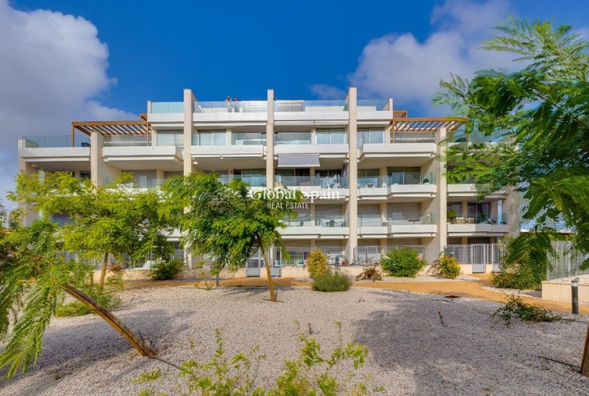 Resale - Apartment -
ORIHUELA COSTA - VILLAMARTÍN