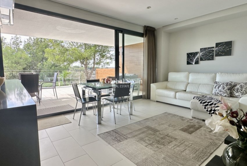 Resale - APARTMENT -
ORIHUELA COSTA - VILLAMARTÍN