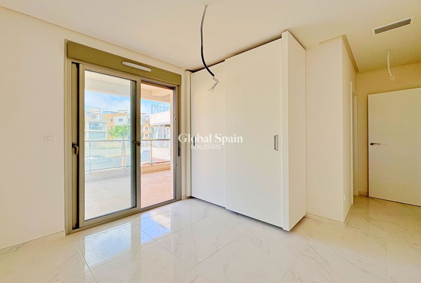 Resale - APARTMENT -
ORIHUELA COSTA - VILLAMARTÍN