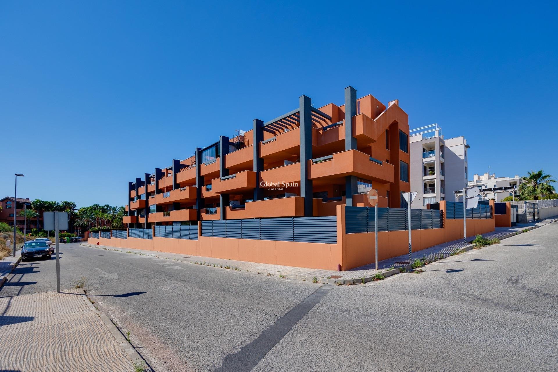 Resale - APARTMENT -
ORIHUELA COSTA - VILLAMARTÍN