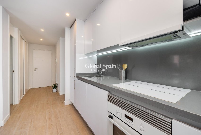 Resale - APARTMENT -
ORIHUELA COSTA - VILLAMARTÍN